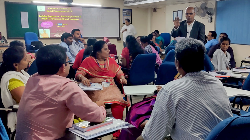 <p>Dr.N.Jeyaseelan, CEO of Virutcham Academy is seen conducting an evaluation to the Branch managers of Microsate branches of Indian Bank</p>
